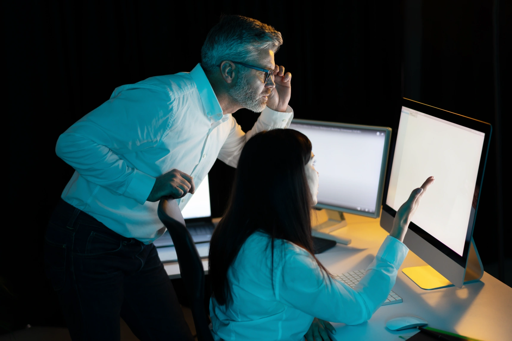 collaborative-team-working-late-on-computer-projec
